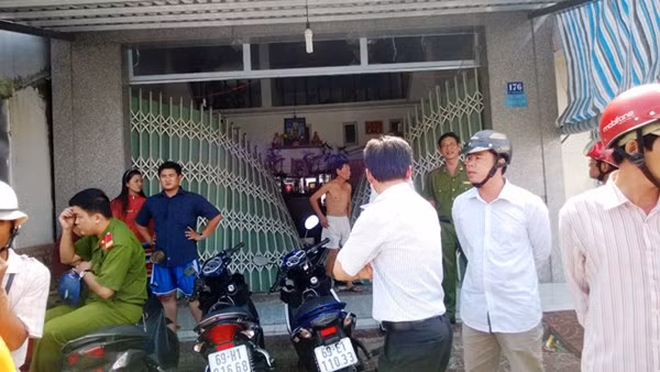 Nổ xe chở xăng, 10 ngôi nhà hư hỏng - Ảnh 2