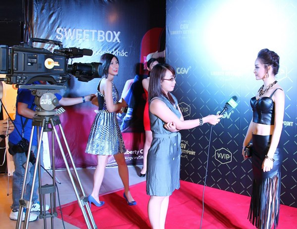 Lan Phương hở bạo, lấn át dàn sao ảnh 11