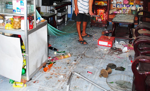 Nổ xe chở xăng, 10 ngôi nhà hư hỏng - Ảnh 3