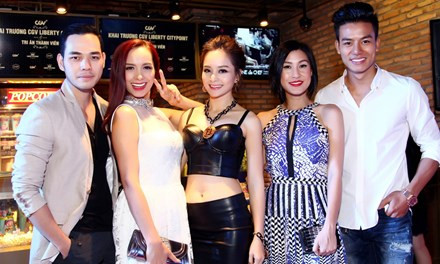 Lan Phương có phần nổi bật khi đứng cạnh Thúy Hạnh và Kathy Uyên.