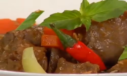 Lạ miệng với món lưỡi lợn kho quế giòn sần sật