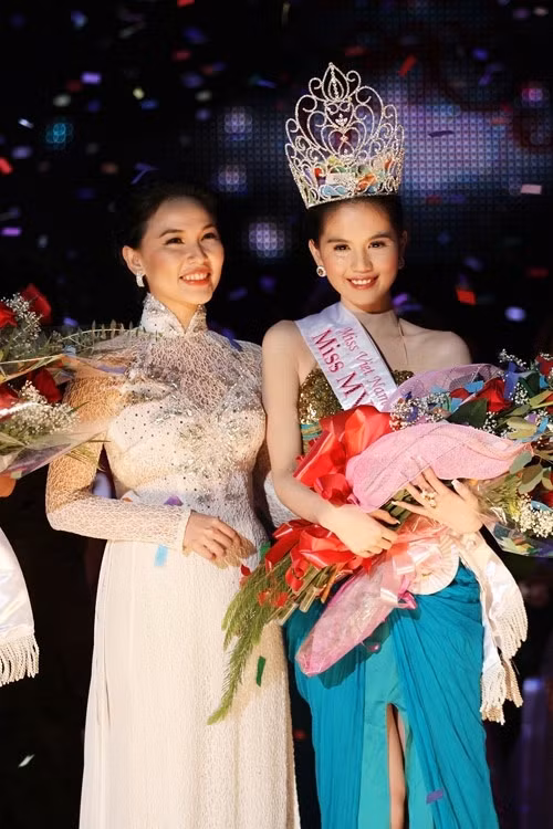 Ngọc Trinh lại gây Ngọc Trinh lại gây