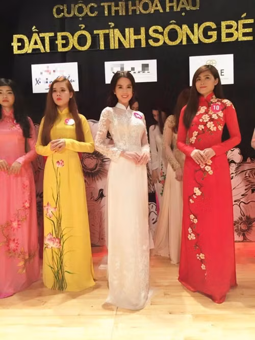 Ngọc Trinh lại gây Ngọc Trinh lại gây