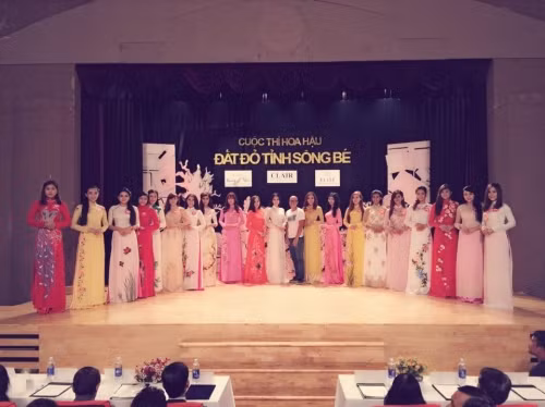 Ngọc Trinh lại gây Ngọc Trinh lại gây