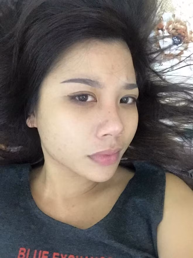 Phượng Vũ động viên các cô gái trẻ chia sẻ mặt mộc.