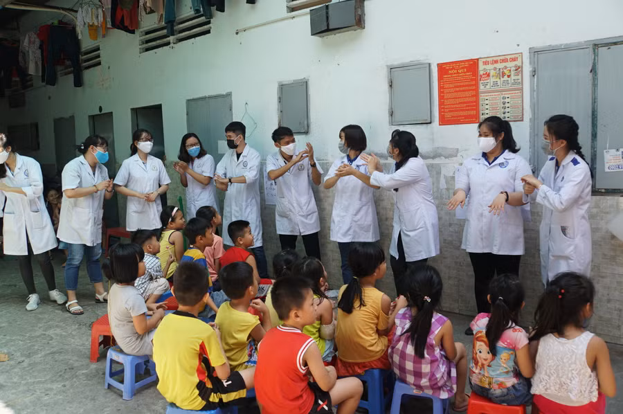 Hoạt động thiện nguyện của sinh viên Trường Đại học Y Dược TPHCM. Ảnh: Mạnh Tùng