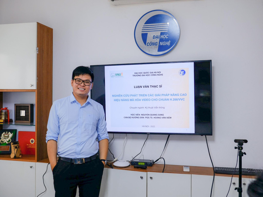 Nguyễn Quang Sang bảo vệ luận văn thạc sĩ tại Trường Đại học Công nghệ, Đại học Quốc gia Hà Nội, năm 2022. Nguyễn Quang Sang bảo vệ luận văn thạc sĩ tại Trường Đại học Công nghệ, Đại học Quốc gia Hà Nội, năm 2022.