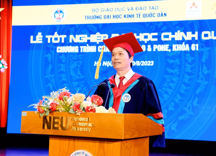 GS.TS Phạm Hồng Chương - Hiệu trưởng Trường ĐH Kinh tế Quốc dân phát biểu.