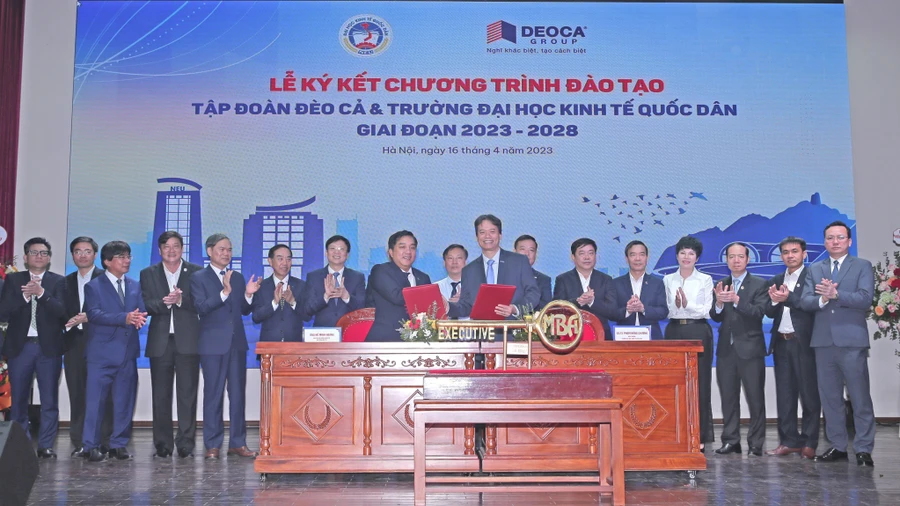 Trường ĐH Kinh tế Quốc dân, Tập đoàn Đèo Cả ký kết hợp tác chiến lược giai đoạn 2023-2028.