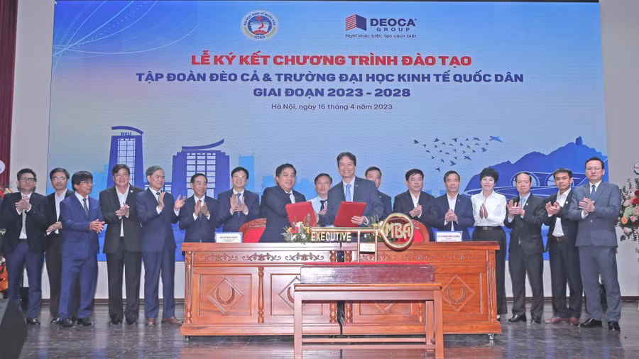 Trường ĐH Kinh tế Quốc dân, Tập đoàn Đèo Cả ký kết hợp tác chiến lược giai đoạn 2023-2028.