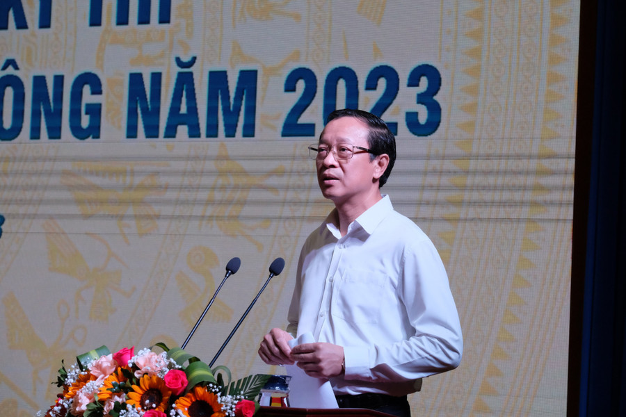 Thứ trưởng Bộ GD&ĐT Phạm Ngọc Thưởng - Trưởng Ban Chỉ đạo cấp quốc gia Kỳ thi tốt nghiệp THPT năm 2023 - phát biểu tại Hội nghị tập huấn.