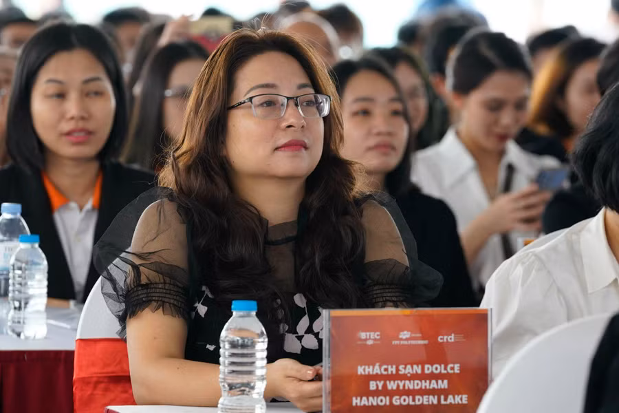 Bà Bùi Thị Nga - Giám đốc nhân sự Khách sạn Dolce By Wyndham Hanoi Golden Lake.