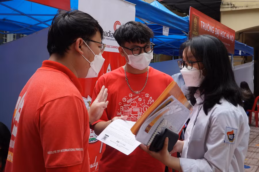 Thí sinh tham dự Ngày hội tư vấn tuyển sinh, hướng nghiệp năm 2022. Ảnh: TG