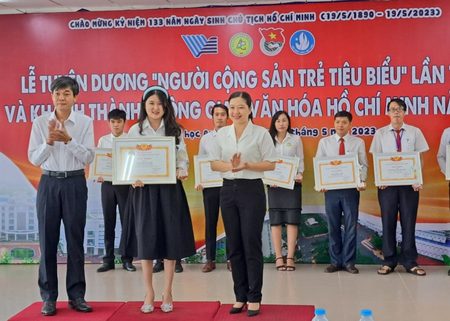 Trường Đại học An Giang tuyên dương 15 cá nhân đạt danh hiệu Người Cộng sản trẻ tiêu biểu' lần 2 năm 2023.