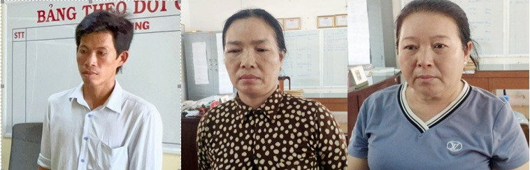 (Từ trái sang phải) các bị can Mỹ, Phượng và Thúy. (Ảnh: Nghiêm Túc) (Từ trái sang phải) các bị can Mỹ, Phượng và Thúy. (Ảnh: Nghiêm Túc)