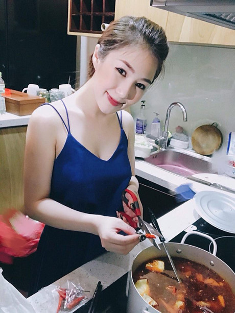 Sao Việt 12/4: Quỳnh Anh Shyn sexy sau scandal, Thái Trinh công khai dao kéo - Ảnh 4 Sao Viet 12/4: Quynh Anh Shyn sexy sau scandal, Thai Trinh cong khai dao keo - Anh 4