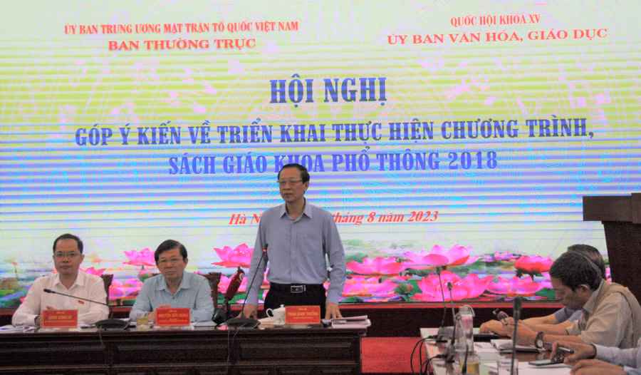 Thứ trưởng Bộ GD&ĐT Phạm Ngọc Thưởng phát biểu tại Hội nghị.