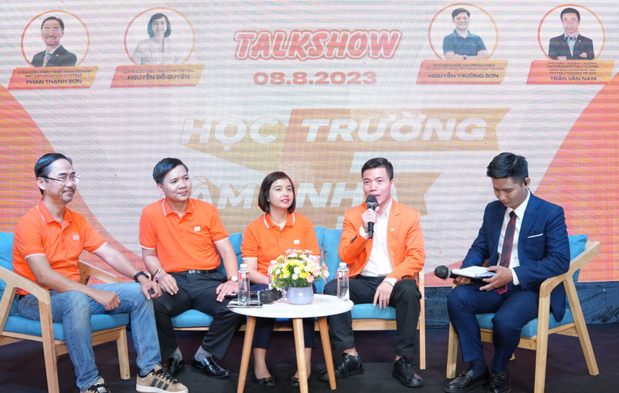 Talkshow “Học trường F - Làm nhà F" - một hoạt động trong khuôn khổ Job Fair 2023. Talkshow “Học trường F - Làm nhà F" - một hoạt động trong khuôn khổ Job Fair 2023.