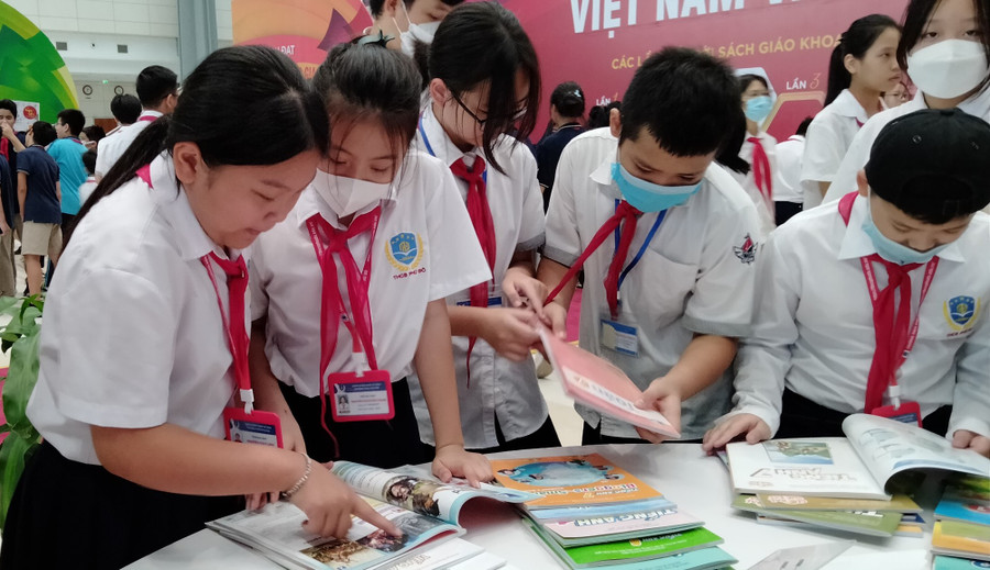 Cung ứng đủ sách giáo khoa là một trong những nội dung quan trọng chuẩn bị cho năm học mới. Cung ứng đủ sách giáo khoa là một trong những nội dung quan trọng chuẩn bị cho năm học mới.