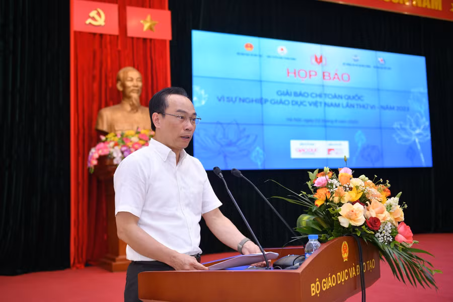 Thứ trưởng Bộ GD&ĐT Hoàng Minh Sơn phát biểu khai mạc Họp báo và phát động Giải báo chí toàn quốc “Vì sự nghiệp giáo dục Việt Nam” năm 2023.