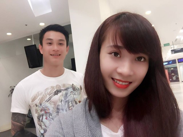 Cận cảnh một nửa xinh đẹp của hot boy U23 Việt Nam ảnh 1 Bạn gái ra tận sân bay đón Hoài Anh