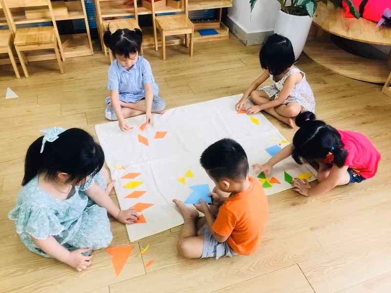 Nhiều phụ huynh có nhu cầu gửi con tại trường mầm non tư thục.