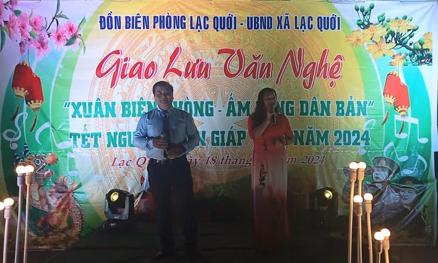 Các tiết mục giao lưu văn nghệ trong chương trình.