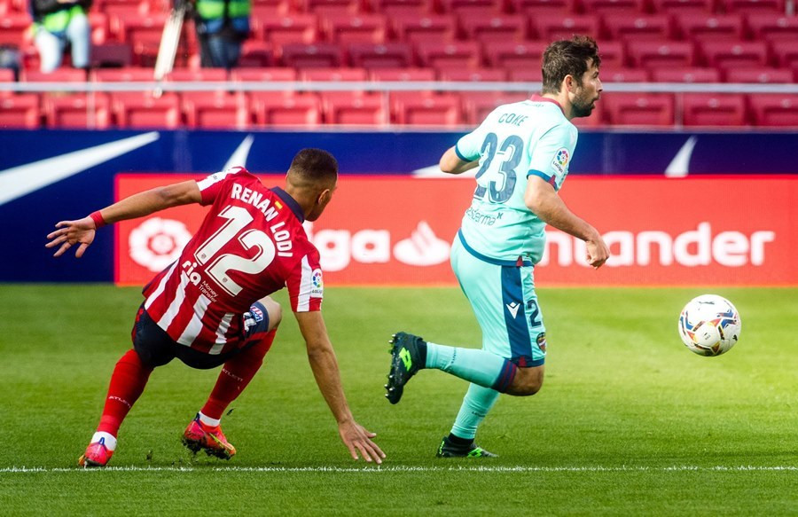 Đội khách tung ra hai pha dứt điểm và đều trở thành bàn thắng