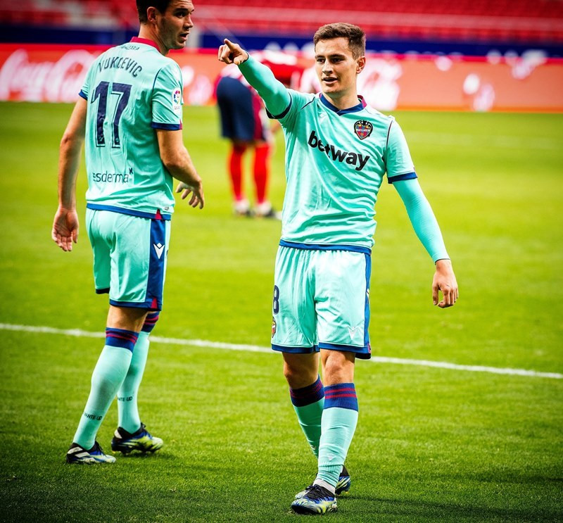 De Frutos ghi bàn kết liễu Atletico ở phút 90+5 khi thủ thành Oblak bỏ khung thành lên tham gia tấn công ở pha đá phạt góc của chủ nhà