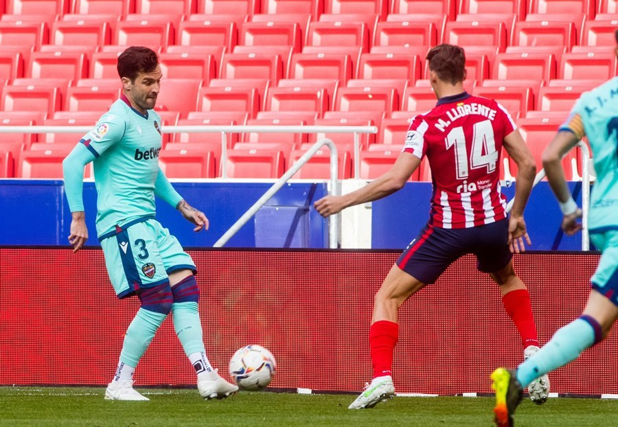 Các vị khách không chỉ phản công hay mà còn phòng ngự giỏi