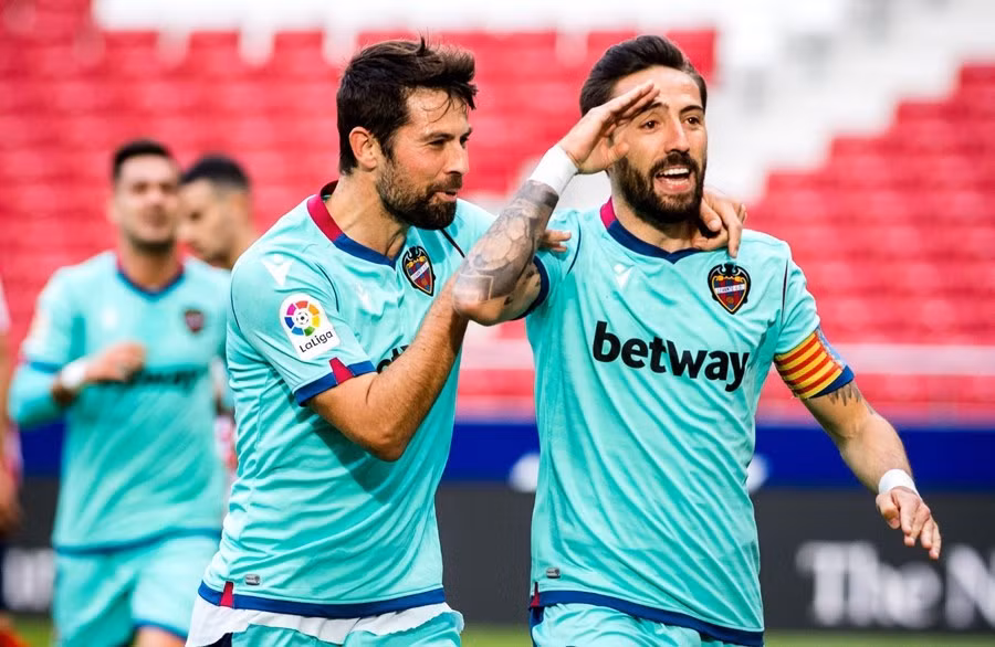 Niềm vui của Morales và các đồng đội