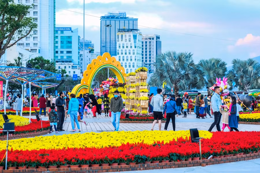 Người dân luôn luôn đeo khẩu trang để phòng chống dịch Covid-19.