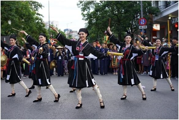 Múa Tắc Xình là 1 hoạt động trong chương trình nghệ thuật đường phố “Thái Nguyên rạng rỡ thành phố tháng Mười”.