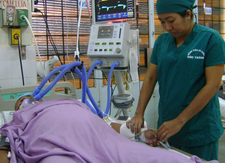 Khối u xơ to như quả mít trong bụng thiếu phụ - Ảnh 1 Khoi u xo to nhu qua mit trong bung thieu phu - Anh 1
