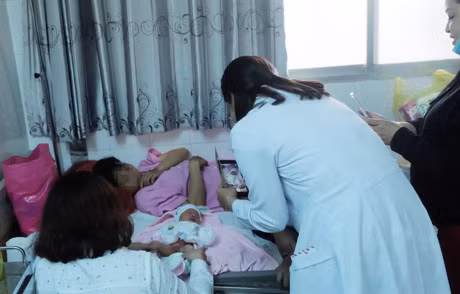 Thien than nho bi bo roi khong con o benh vien - Anh 3