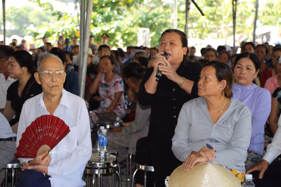 Người dân khu vực bãi rác Khánh Sơn bức xúc trước chủ trương không di dời và đóng cửa bãi rác của chính quyền TP.