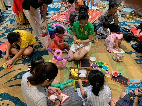 Được truyền cảm hứng từ ngày hội kết nối, các bé con hứa hẹn là những du HS Australia tương lai giống bố mẹ.