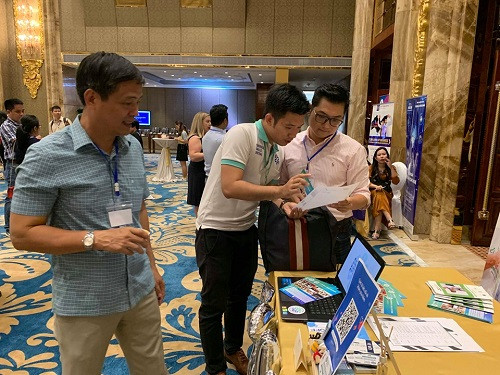 Cùng chia sẻ các kinh nghiệm khởi nghiệp.