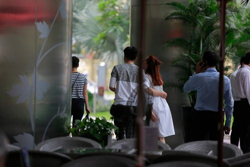 Lan Ngọc âu yếm “trai lạ” ngay sau tin đồn yêu Minh Luân ảnh 6 Lan Ngọc âu yếm “trai lạ” ngay sau tin đồn yêu Minh Luân ảnh 6