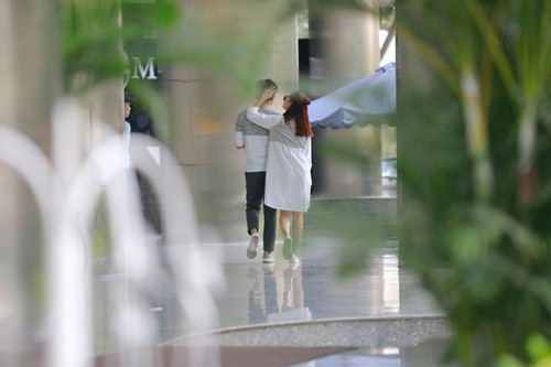 Lan Ngọc âu yếm “trai lạ” ngay sau tin đồn yêu Minh Luân ảnh 7 Lan Ngọc âu yếm “trai lạ” ngay sau tin đồn yêu Minh Luân ảnh 7