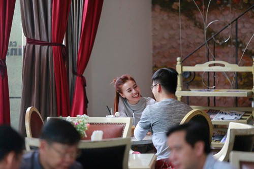 Lan Ngọc âu yếm “trai lạ” ngay sau tin đồn yêu Minh Luân ảnh 1 Lan Ngọc âu yếm “trai lạ” ngay sau tin đồn yêu Minh Luân ảnh 1