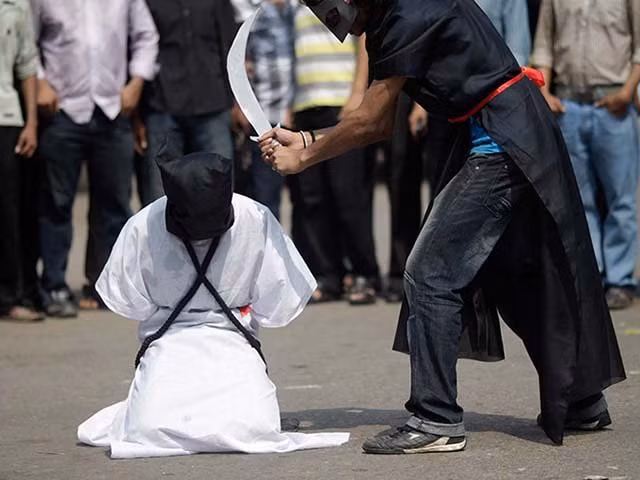 “Thứ 6 đen tối” kiểu Ả Rập Saudi: Chặt đầu hơn 50 người ảnh 1