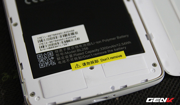 Mở hộp Lenovo Vibe K4 Note chính hãng tại Việt Nam, đua cấu hình đã là quá khứ! ảnh 5 Pin 3300 mAh nhưng liền với thân máy, không thể tháo rời.