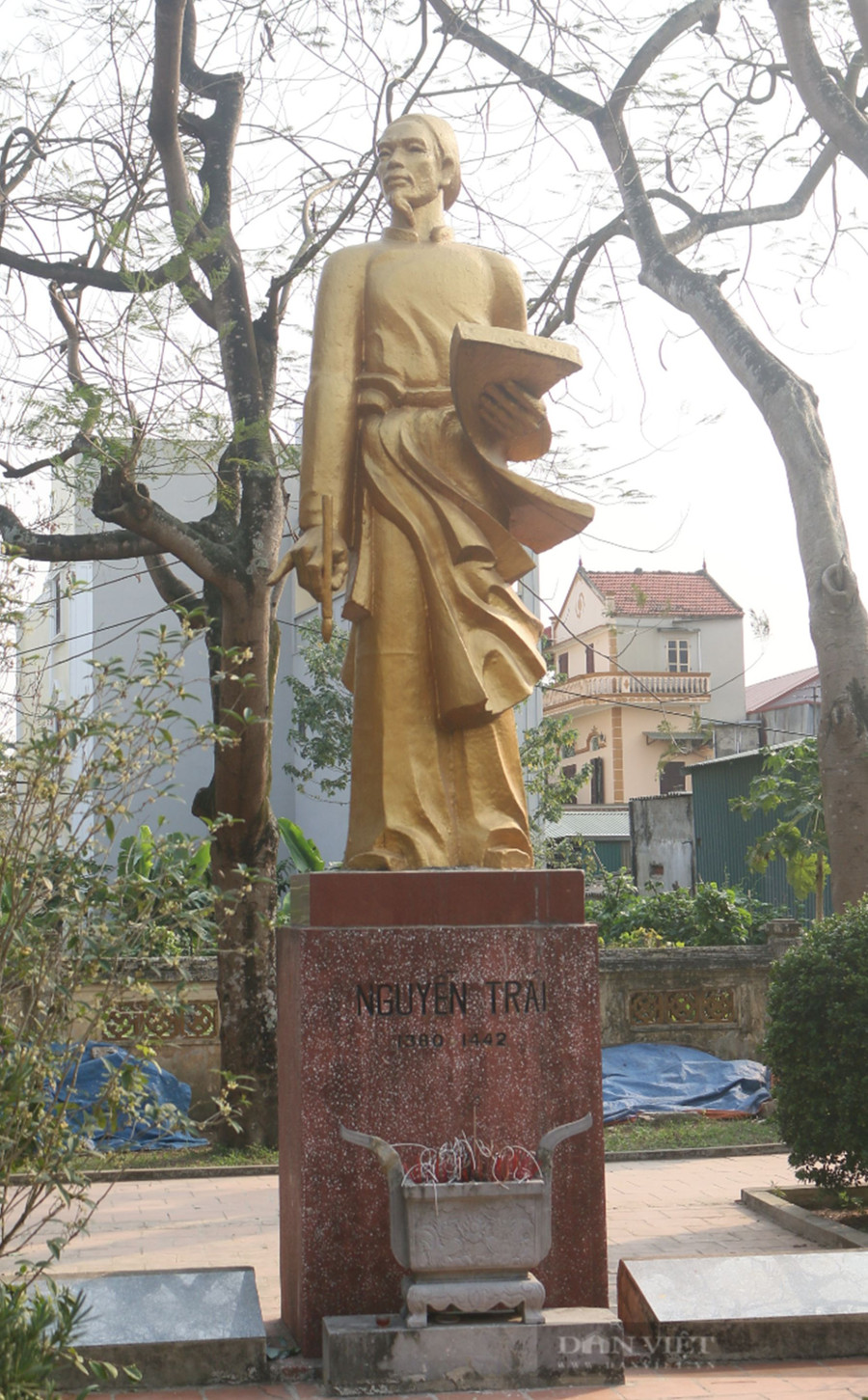 Tượng đài Nguyễn Trãi ở Nhị Khê (Thường Tín, Hà Nội). Ảnh minh họa: INT Tượng đài Nguyễn Trãi ở Nhị Khê (Thường Tín, Hà Nội). Ảnh minh họa: INT