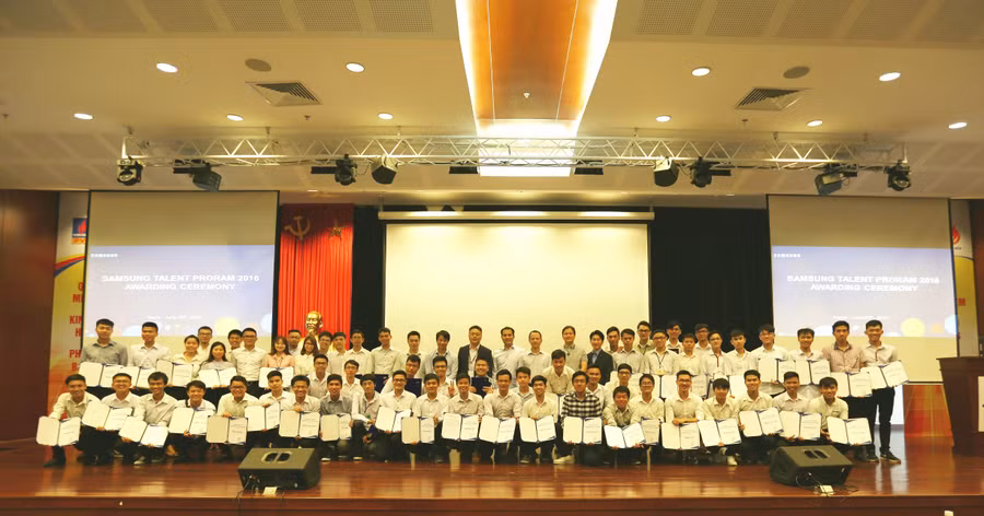 Lễ trao tặng học bổng STP