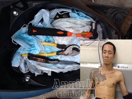 CSGT đá bay dao, bắt gọn tên trộm xe máy hung hãn ảnh 1