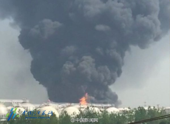 “Cột lửa địa ngục” xuất hiện trong vụ nổ nhà máy hóa dầu ảnh 6 “Cột lửa địa ngục” xuất hiện trong vụ nổ nhà máy hóa dầu ảnh 6