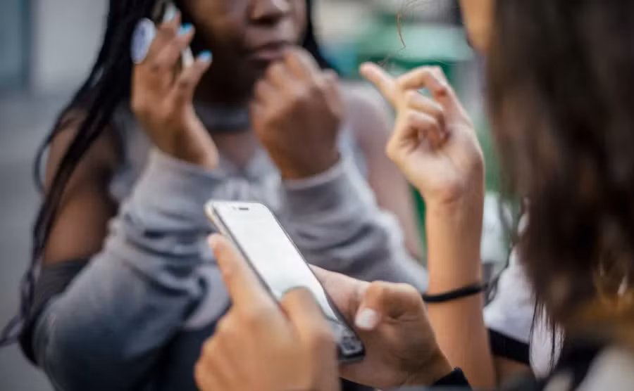 Đại dịch Covid-19 đã ảnh hưởng đến thói quen giao tiếp của mọi người.