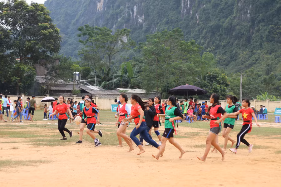 Các đội chơi cùng tranh tài