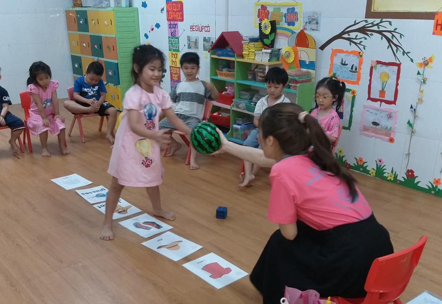 Giờ học tiếng Anh của trẻ Trường Mầm non 19 Tháng 5. Giờ học tiếng Anh của trẻ Trường Mầm non 19 Tháng 5.